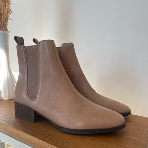 EOS Kenya Chelsea square toe boots
